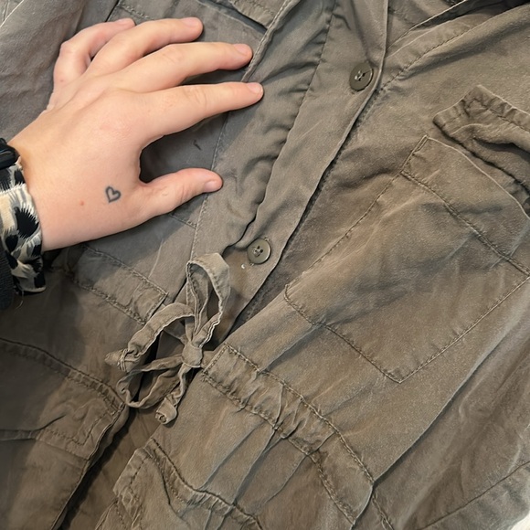 Women’s army green button down vest - Picture 4 of 6